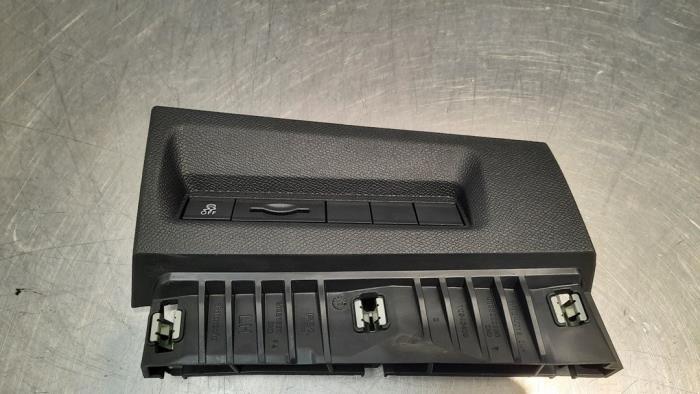 ASR switch Peugeot 308 1.5 Blue HDi 130 16V - 98352223ZD