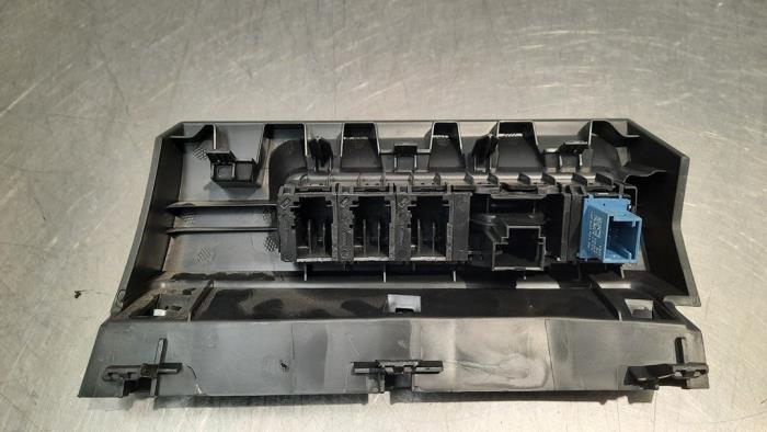 ASR switch Peugeot 308 1.5 Blue HDi 130 16V - 98352223ZD