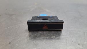 Begagnade Nödbelysningsbrytare Volkswagen T-Roc I 1.5 TSI Evo BMT 16V Pris € 18,15 Inklusive moms erbjuds av Autohandel Didier