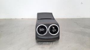 Gebruikte Luchtrooster achter Mercedes A (177.0) 1.3 A-160 Turbo 16V Prijs € 102,85 Inclusief btw aangeboden door Autohandel Didier