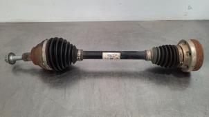 Begagnade Drivaxel, vänster fram Volkswagen Passat Variant (3G5) 1.6 TDI 16V Pris € 266,20 Inklusive moms erbjuds av Autohandel Didier