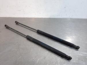 Begagnade Set med gasfjädrar för bagage BMW 1 serie (F20) 116i 1.6 16V Pris € 42,35 Inklusive moms erbjuds av Autohandel Didier