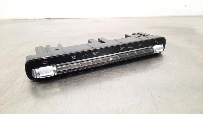 Luftkonditionering, kontrollpanel från en Mercedes-Benz GLA (H247) 1.3 180 Turbo 16V 2021