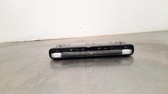 Luftkonditionering, kontrollpanel från en Mercedes-Benz GLA (H247) 1.3 180 Turbo 16V 2021