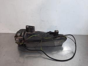 Begagnade AdBlue-tank Peugeot 2008 (CU) 1.6 e-HDi FAP Pris € 133,10 Inklusive moms erbjuds av Autohandel Didier