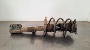 Gebruikte Schokdemper links-voor Renault Captur (2R) 1.2 TCE 16V EDC Prijs € 102,85 Inclusief btw aangeboden door Autohandel Didier