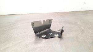 Gebruikte Schermdrager rechts-voor Renault Trafic (1FL/2FL/3FL/4FL) 1.6 dCi 90 Prijs € 24,20 Inclusief btw aangeboden door Autohandel Didier