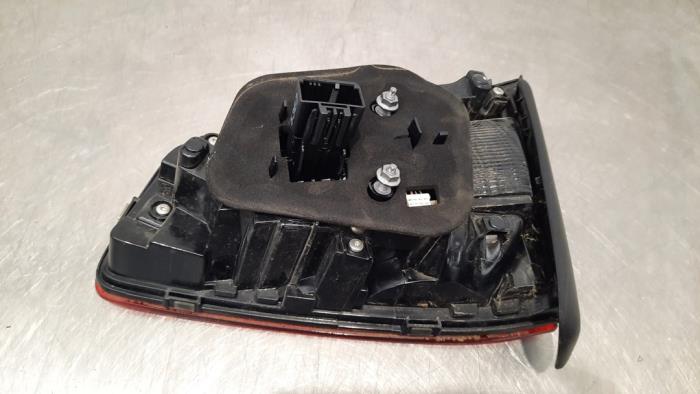 Achterlicht links van een Volkswagen Passat Variant (3G5) 2.0 TDI 16V 190 4Motion 2017