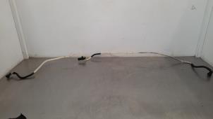 Używane Przewód paliwowy Renault Trafic (1FL/2FL/3FL/4FL) 2.0 dCi 16V 120 Cena € 42,35 Z VAT oferowane przez Autohandel Didier