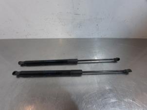 Begagnade Set med gasfjädrar för bagage BMW 1 serie (F21) 114i 1.6 16V Pris € 42,35 Inklusive moms erbjuds av Autohandel Didier