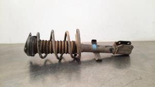 Gebruikte Schokdemper links-voor Renault Captur (2R) 1.5 Energy dCi 90 FAP Prijs € 102,85 Inclusief btw aangeboden door Autohandel Didier