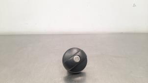 Begagnade Tanklock Opel Vivaro 2.0 Diesel 145 Pris € 18,15 Inklusive moms erbjuds av Autohandel Didier