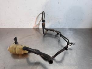 Gebruikte Servo Oliereservoir Mitsubishi Pajero Hardtop (V6/7) 3.2 DI-D 16V Prijs € 66,55 Inclusief btw aangeboden door Autohandel Didier