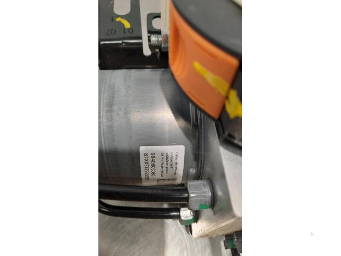 ABS-pump från en Peugeot 5008 II (M4/MC/MJ/MR) 1.2 12V e-THP PureTech 130 2022