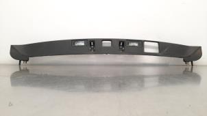 Gebruikte Sierlijst achterklep Landrover Range Rover Velar (LY) 2.0 D180 AWD Prijs € 163,35 Inclusief btw aangeboden door Autohandel Didier