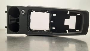 Begagnade Mugghållare Audi Q2 (GAB/GAG) 1.6 30 TDI 16V Pris € 48,40 Inklusive moms erbjuds av Autohandel Didier