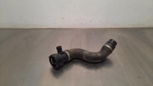 Gebruikte Radiateurslang Mercedes Sprinter 3,5t (907.6/910.6) 315 CDI 2.0 D RWD Prijs € 30,25 Inclusief btw aangeboden door Autohandel Didier