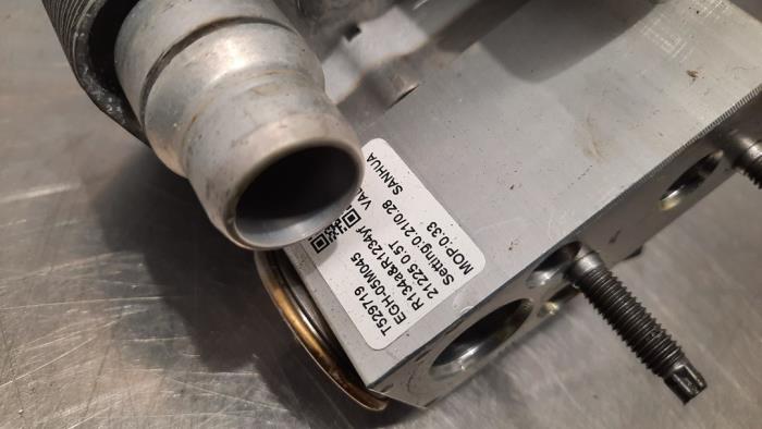 Airco Condensor van een Peugeot 5008 II (M4/MC/MJ/MR) 1.2 12V e-THP PureTech 130 2022