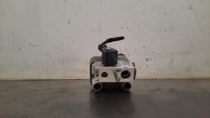 Gebruikte Airco Condensor Peugeot 5008 II (M4/MC/MJ/MR) 1.2 12V e-THP PureTech 130 Prijs € 36,30 Inclusief btw aangeboden door Autohandel Didier