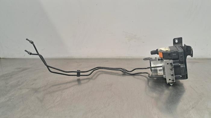 ABS-pump från en Peugeot 308 SW (F4/FC/FN/FR) 1.2 12V PureTech 110 2023