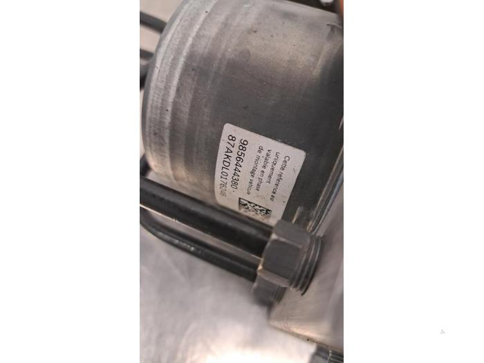 ABS-pump från en Peugeot 308 SW (F4/FC/FN/FR) 1.2 12V PureTech 110 2023
