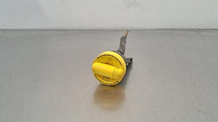 Oljemätsticka från en Renault Captur (2R) 1.5 Energy dCi 90 FAP 2018