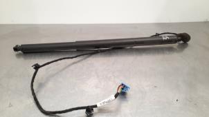 Begagnade Gasfjäder, höger bak Mercedes GLB (247.6) 2.0 GLB-200d Pris € 133,10 Inklusive moms erbjuds av Autohandel Didier