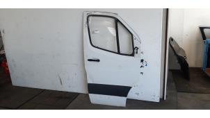 Begagnade Framdörr, 4-dörrars, höger Mercedes Sprinter 3t (910.6) 211 CDI 2.1 D FWD Pris € 532,40 Inklusive moms erbjuds av Autohandel Didier