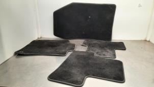 Używane Zestaw dywaników DS Automobiles DS 4 1.5 Blue HDi 130 16V Cena € 54,45 Z VAT oferowane przez Autohandel Didier