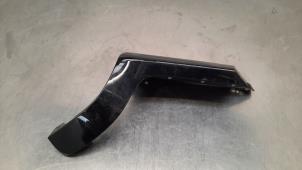 Gebruikte Sierlijst Kia Niro I (DE) E-Niro 64 kWh Prijs € 42,35 Inclusief btw aangeboden door Autohandel Didier