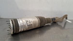 Begagnade Stötdämpare, vänster fram Landrover Range Rover IV (LG) 4.4 SDV8 32V Pris € 592,90 Inklusive moms erbjuds av Autohandel Didier