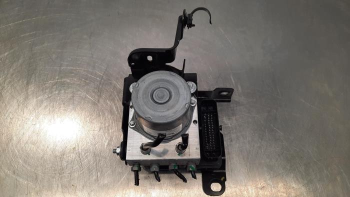 ABS-pump från en Peugeot 3008 II (M4/MC/MJ/MR) 1.2 12V e-THP PureTech 130 2022