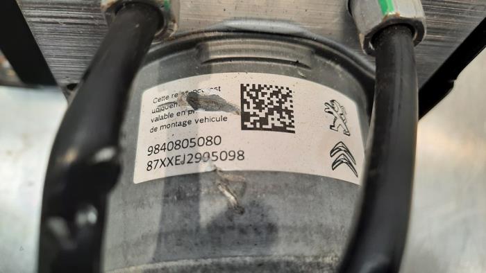 ABS-pump från en Peugeot 3008 II (M4/MC/MJ/MR) 1.2 12V e-THP PureTech 130 2022