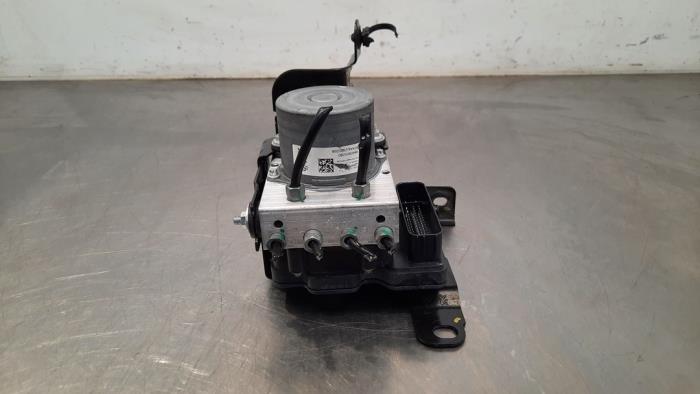 ABS-pump från en Peugeot 3008 II (M4/MC/MJ/MR) 1.2 12V e-THP PureTech 130 2022