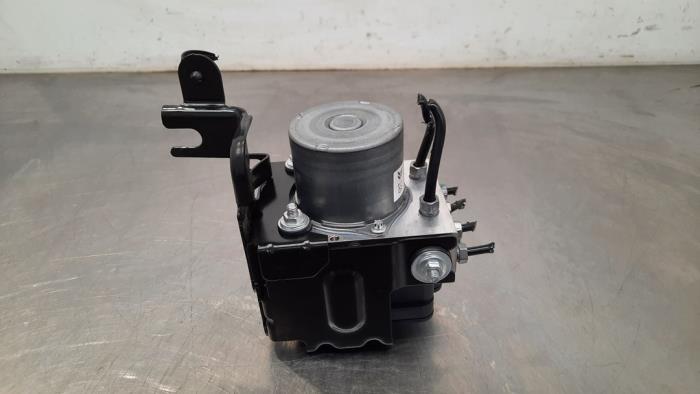 ABS-pump från en Peugeot 3008 II (M4/MC/MJ/MR) 1.2 12V e-THP PureTech 130 2022
