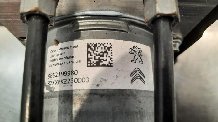 ABS-pump från en Peugeot 5008 II (M4/MC/MJ/MR) 1.2 12V e-THP PureTech 130 2022