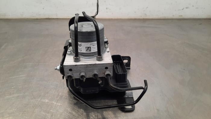 ABS-pump från en Peugeot 5008 II (M4/MC/MJ/MR) 1.2 12V e-THP PureTech 130 2022