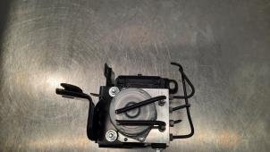 Begagnade ABS-pump Peugeot 5008 II (M4/MC/MJ/MR) 1.2 12V e-THP PureTech 130 Pris € 332,75 Inklusive moms erbjuds av Autohandel Didier