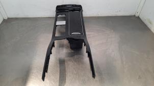 Gebruikte Middenconsoles Landrover Range Rover IV (LG) 4.4 SDV8 32V Prijs € 199,65 Inclusief btw aangeboden door Autohandel Didier