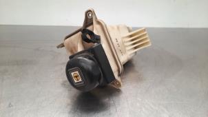 Używane Zbiornik oleju wspomagania kierownicy Peugeot Boxer (U9) 2.0 BlueHDi 130 Cena € 24,20 Z VAT oferowane przez Autohandel Didier