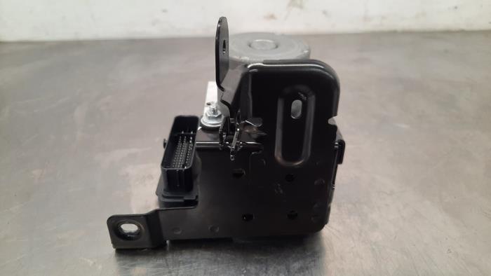 ABS-pump från en Peugeot 308 (F3/FB/FH/FM/FP) 1.2 12V PureTech 110 2023