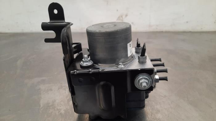 ABS-pump från en Peugeot 308 (F3/FB/FH/FM/FP) 1.2 12V PureTech 110 2023