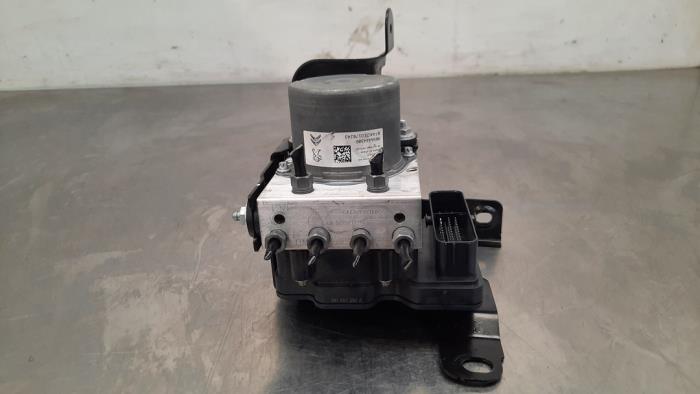 ABS-pump från en Peugeot 308 (F3/FB/FH/FM/FP) 1.2 12V PureTech 110 2023