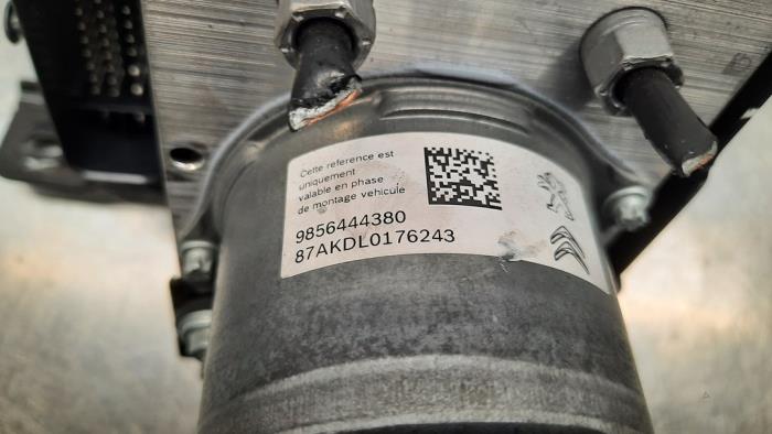 ABS-pump från en Peugeot 308 (F3/FB/FH/FM/FP) 1.2 12V PureTech 110 2023