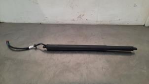 Begagnade Gasfjäder, vänster bak Nissan Qashqai (J12) 1.3 DIG-T MHEV 16V Pris € 199,65 Inklusive moms erbjuds av Autohandel Didier