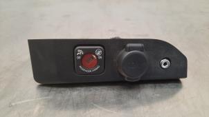 Begagnade 12-volts-anslutning Peugeot Expert (V1/VA/VB/VE/VF/VT/VY) 2.0 Blue HDi 120 16V Pris € 30,25 Inklusive moms erbjuds av Autohandel Didier