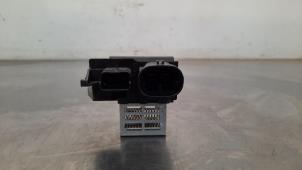 Begagnade Kylfläktsresistor Peugeot 308 (F3/FB/FH/FM/FP) 1.5 Blue HDi 130 16V Pris € 30,25 Inklusive moms erbjuds av Autohandel Didier