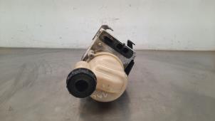 Używane Pompa wspomagania kierownicy Renault Express 1.5 dCi 95 Cena € 332,75 Z VAT oferowane przez Autohandel Didier