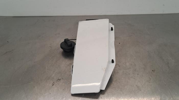 Tanklucka från en Mercedes-Benz Sprinter 3,5t (907.6/910.6) 315 CDI 2.0 D RWD 2023