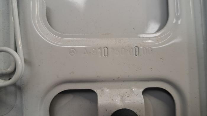 Tanklucka från en Mercedes-Benz Sprinter 3,5t (907.6/910.6) 315 CDI 2.0 D RWD 2023